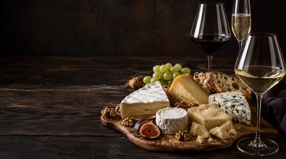 Welcher Wein passt zu Käse? Die besten Kombinationen erklärt